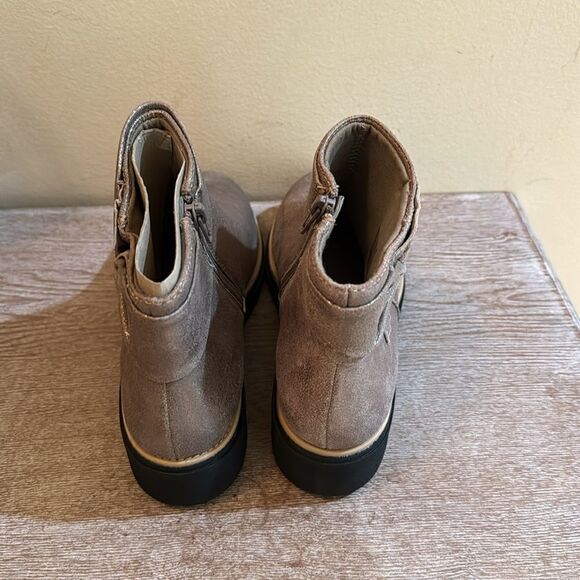 Clarks Sharon Salon Boots- Pewter Metallic- Size 7 M- NIB - Picture 4 of 10